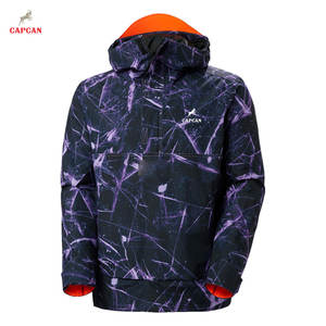 เสื้อแจ็คเก็ตซอฟต์เชลล์ผู้ชายกันลมกันน้ำ-เป็นมิตรกับสิ่งแวดล้อม ระบายอากาศ น้ำหนักเบา สำหรับฤดูหนาว กิจกรรมกลางแจ้ง พร้อมโลโก้ด้านหน้า - Product Image 1