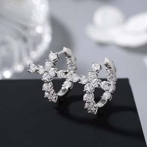 Pendientes Jeulia con Cruz y Corazón de Diamantes, Chapados en Oro de 14K, para Compromiso - Product Image 6