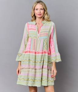 Robe de tissage pour femmes Robe midi tunique élégante à manches longues et col en V, parfaite pour les journées ensoleillées et les chaudes soirées côtières - Product Image 1