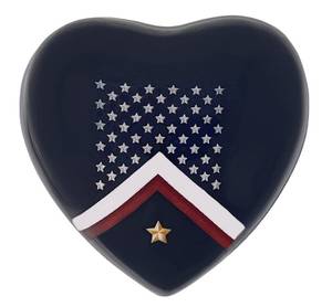 Vétéran Drapeau Coeur Souvenir Urne Stand Option fait à la main petite urne en bois pour les cendres - Product Image 5