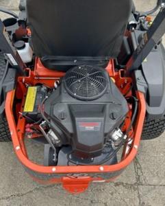 Tondeuse autoportée à braquage zéro Kubota Z422 d'origine |   Tracteur de pelouse robuste pour l'aménagement paysager professionnel - Product Image 5