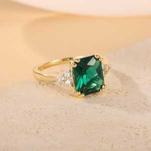 Vente flash Bague en or vermeil réglable avec sertissage à griffes en émeraude et CZ blanc 8x6MM Bijoux pour femmes Anniversaire et usage quotidien - Product Image 3