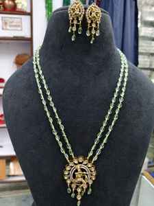 Bijoux traditionnels indiens Long collier Kundan serti de perles marron et de boucles d'oreilles assorties pour la mariée et la fête - Product Image 2