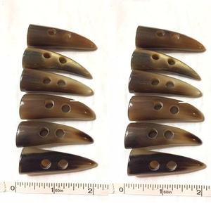 Botón de Palanca de Cuerno de Búfalo Real, 2 Orificios, Color Blanco, Puntas de Botones de Cuerno Natural para Uso en Prendas - Product Image 1