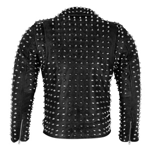 Chaqueta de cuero negra personalizada para mujer estilo Brando con tachuelas y pinchos - Product Image 4