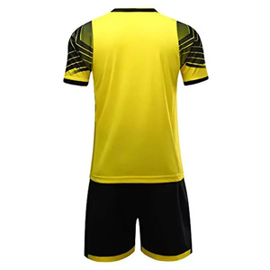 Nouveau Style personnalisé hommes jaune ensemble complet Sublimation Football uniforme avec conception libre col en V contrastant rétro football costume - Product Image 2
