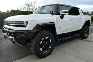 Venta en Subasta: Hummer EV Pickup Edition 2021, Tracción en las Cuatro Ruedas con Tres Motores, Paneles de Techo Removibles, Modo CrabWalk - Product Image 4