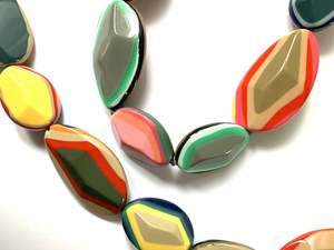 Dernier luxe personnalisé fabriqué à la main avec la meilleure qualité collier en résine belle mode polie pour les femmes de l'Inde. - Product Image 3