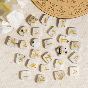 Juego de Runas Curativas Talladas en Piedra Lunar Arcoíris Natural para Feng Shui, Meditación y Decoración del Hogar, Venta al Por Mayor - Product Image 4