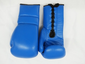 ถุงมือชกมวยหนังแท้ FIGHTER FRIENDS INDUSTRIES น้ำหนักเบา แห้งเร็ว ปิดด้วยแถบตีนตุ๊กแก สำหรับทุกเพศ ทุกวัย 14 ปีขึ้นไป ปรับแต่งได้ - Product Image 5