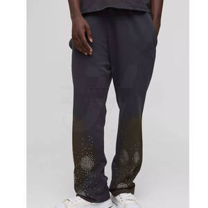 Pantalones de diamantes de imitación para hombre con detalles llamativos Pantalones rectos de alta calidad con acabado de diamantes de imitación - Product Image 1