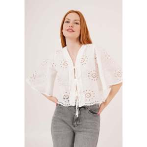 Blusa Corta Blanca con Detalle de Lazos en la Parte Delantera para Mujer, Marca Lustrin, Elegante, Mezcla de Algodón, Manga Corta, Moda de Verano - Product Image 1