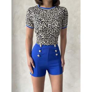 กางเกงขาสั้นขายส่งสำหรับผู้หญิง Topshow ดีไซน์กระดุมตกแต่งแบบ Saks - Product Image 2