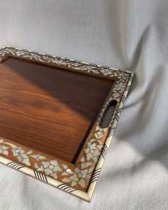 Plateau décoratif artisanal pour servir du chocolat et des en-cas, idéal pour les mariages, le Ramadan et les cadeaux de l'Aïd, plateau de luxe incrusté de nacre - Product Image 1