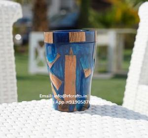 Quemador artesanal Bakhoor Incensario árabe de madera y resina para uso espiritual - Product Image 1