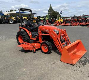 Tractor B2650HSD 2014 - Tractor Compacto Diésel para Aplicaciones Versátiles - Product Image 1