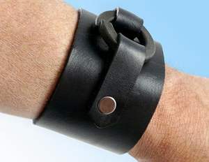 Último diseño de ropa casual para hombres pulsera esposas de cuero transpirable con logotipo personalizado estabilizador estándar internacional - Product Image 4