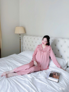 B718 Soft Cool Latin Silk Maternity Clothing Set Comfortable and Cool for Pregnant Women - Product Image 5