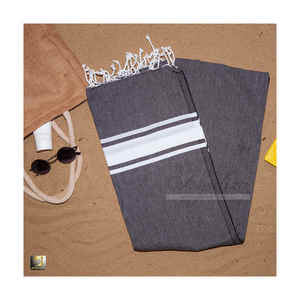 Toalla de playa Peshtemal de algodón turco minimalista personalizable, ligera, de secado rápido, sin arena, atemporal, logotipo de tendencia de verano - Product Image 1