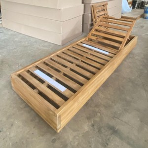 Mobilier d'extérieur personnalisé d'Indonésie chaises longues flottantes en bois de teck avec coussins pour piscine jardin lit de bronzage en bois fait à la main - Product Image 3