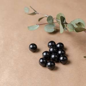 Cuentas redondas pulidas de Shungita de 0.63 pulgadas (16 mm), agujero de 0.095 pulgadas (2.4 mm) - Product Image 1