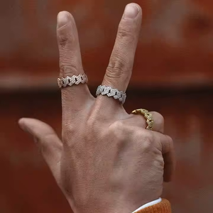 แหวนสแตนเลสสตีลประดับมอยส์ซาไนต์คิวบาสองแถว ดีไซน์ทันสมัย ลวดลายโดดเด่น เหมาะสำหรับทุกโอกาส - Product Image 2