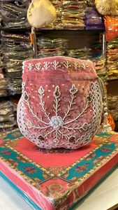 Bolsa Potli India Hecha a Mano de Metal, Bolsos Vintage de Latón Dorado y Plateado con Grabado a Mano, Bolsos Potli Dorados - Product Image 6