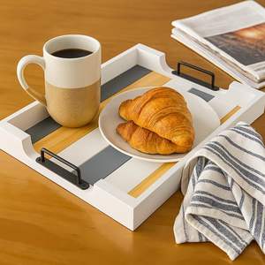 Plateau de service traditionnel en bois avec poignée en métal, plateau rectangulaire léger pour table basse, plateau décoratif, technique de gravure, mariage - Product Image 3