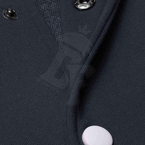 Veste Letterman pour hommes en matériau de haute qualité conçue pour vous garder au chaud et vous donner une apparence nette pendant les saisons d'automne et d'hiver - Product Image 6
