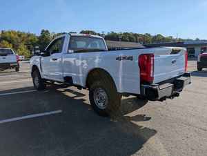 รถกระบะมือสอง ปี 2024 รุ่น Super Duty F 250 SRW XL 4WD แบบห้องโดยสารปกติ พร้อมเครื่องยนต์ดีเซลเทอร์โบ 6.8 ลิตร ล้อแม็กซ์ R17 เกียร์อัตโนมัติ - Product Image 2