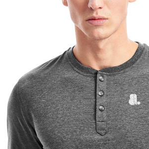 เสื้อยืดแขนยาวทรงเฮนลีย์ผู้ชาย สไตล์ลำลอง ผ้าคอตตอนผสมใยไผ่ ระบายอากาศได้ดี ทรงเข้ารูป ไซส์ใหญ่ รับสกรีนโลโก้ด้านหน้า - Product Image 4