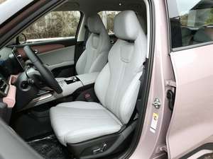 Vehículo Eléctrico Usado de Segunda Mano, Modelo 2025, en Oferta, Yu--==an up, Autonomía NEDC de 201-300 km, Motor de 120 kW, Batería de 50-70 kWh - Product Image 2