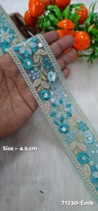 Lacets floraux brodés sur mesure de huit couleurs dans des motifs ethniques avec des paillettes de 4.5 cm de largeur pour la revente. - Product Image 5