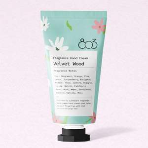 Produit de soin de la peau, crème pour les mains parfumée - Product Image 2