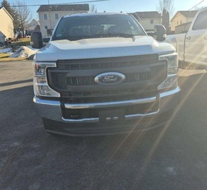 Ford F-250 Super Duty XL SuperCab 4x4 2023 Blanc Propre d'occasion avec toit ouvrant, démarrage à distance, pack remorquage, pack remorque, sièges en cuir - Product Image 2