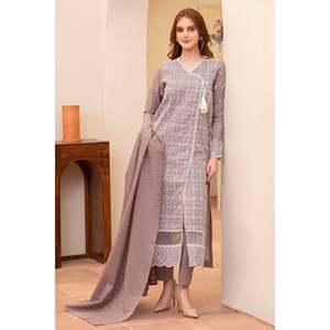MIRAKHI Collection Printemps/Été 3 pièces : Chemise en mousseline brodée ChickenKari avec dupatta en tissu slub BIC-6900 LAWN Tube – Idéal pour les sports de plein air - Product Image 1