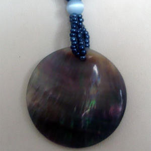 Collier en coquillage noir de SEASHELL JEWELRY avec perles de forme ronde pour un cadeau inspiré - Product Image 5