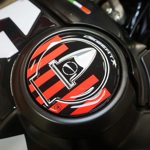 Adesivi 3D Protettivi per Tappo Serbatoio Moto Compatibili con Ducati DesertX 2023-5, per Decorazione e Uso con Logo Casco - Product Image 1