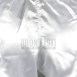 Venta al por mayor de satén ligero de secado rápido transpirable de los hombres ropa de artes marciales Muay Thai pantalones cortos logotipo frontal para el entrenamiento de Kickboxing - Product Image 6