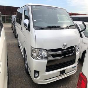 Compre la furgoneta de pasajeros Toyotaa Hiace en venta opciones de 14 a 15 plazas perfectas para transporte escolar o de personal - Product Image 1
