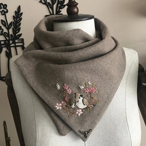 ผ้าพันคอผ้าปักลายพร้อมบริการติดฉลากสีขาวสำหรับสินค้าพรีเมียมจำนวนมากและโซลูชันการสร้างแบรนด์ส่วนบุคคล - Product Image 1