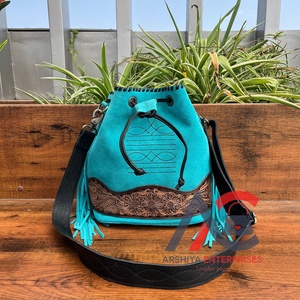 Sacs de luxe pour femmes, point de botte usiné à la main, sacs à bandoulière en cuir suédé à franges et à bandoulière, sacs à main personnalisés en cuir de vachette de créateur - Product Image 1