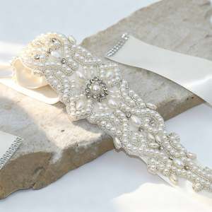 Cinturón de Novia Ajustable Bridella BS26A con Pedrería y Perlas Color Marfil para Bodas, Bailes de Graduación y Eventos Formales - Product Image 6