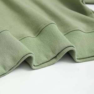 Sudadera Corta Personalizada al por Mayor para Mujer, Tejida en Algodón y Poliéster, Lisa con Logotipo Frontal, Estilo Casual Urbano, Sudadera con Capucha Caída para Mujer - Product Image 3