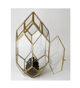 Linterna de vela de metal y vidrio de latón de calidad superior de suministro de fábrica más vendida con asa para la decoración del hogar y la boda - Product Image 4