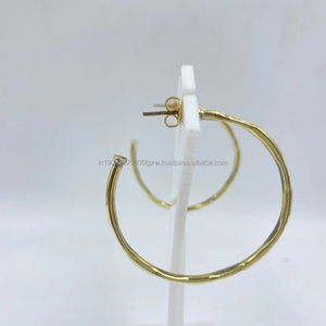 Boucles d'oreilles vintage en argent sterling 925 plaqué or pour femme au look bohème et tendance avec perle pour fêtes, mariages ou cadeaux - Product Image 1