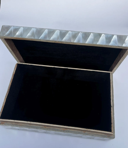 กล่องเครื่องประดับประดับมุกแท้ขนาดใหญ่ที่เก็บของที่มีคุณภาพระดับพรีเมียมสำหรับชิ้นที่มีค่าของคุณ - Product Image 6