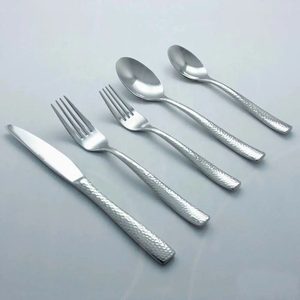 Cubiertos de acero inoxidable Juego de cubiertos Mango de metal que incluye tenedores Cucharas Cuchillos Acero con espejo Precio al por mayor de La India - Product Image 4