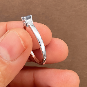 Anillo de compromiso y boda de plata de ley 925 con labradorita chapada en rodio, engaste de garra, estilo moderno para aniversario, uso diario y fiestas - Product Image 3