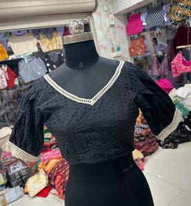 Blouseswala Hakoba 9 Mayorista de blusas tejidas con logotipo frontal para ocasiones de fiesta en India - Product Image 2